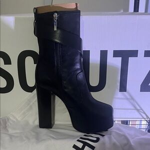 NWB SCHUTZ Black Platform Heeled Boots in size 8